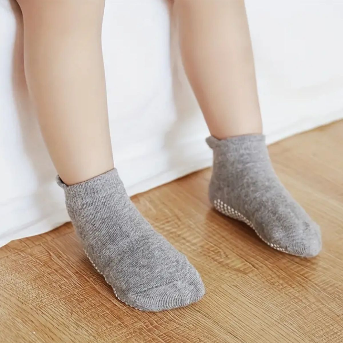 6 pares calcetas antiderrapantes para niños y niñas diferentes diseños